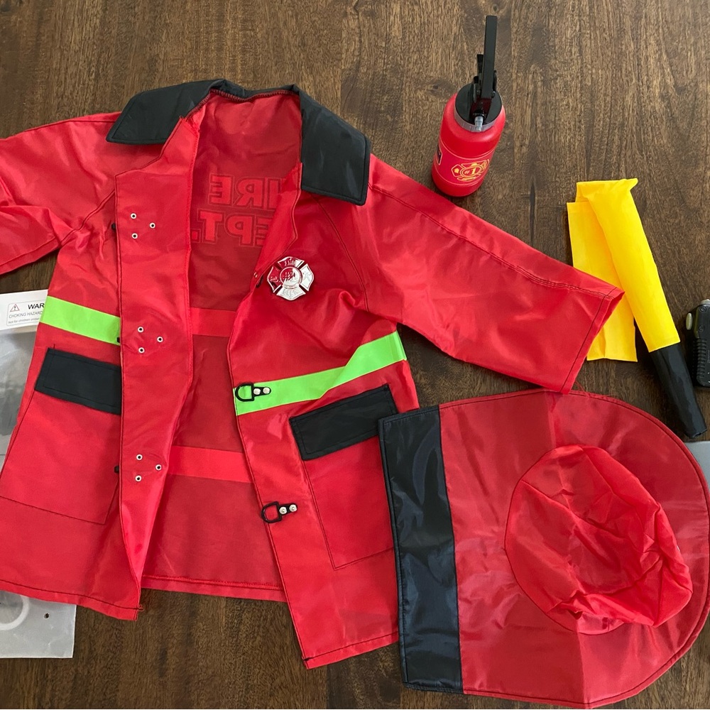 iPlay iLearn Firefighter Costume
Ages 3+